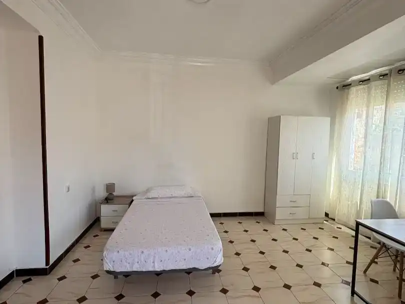 Habitación de Piso para compartir en Plaza de Toros - Avenida Chapí - Trinquete  