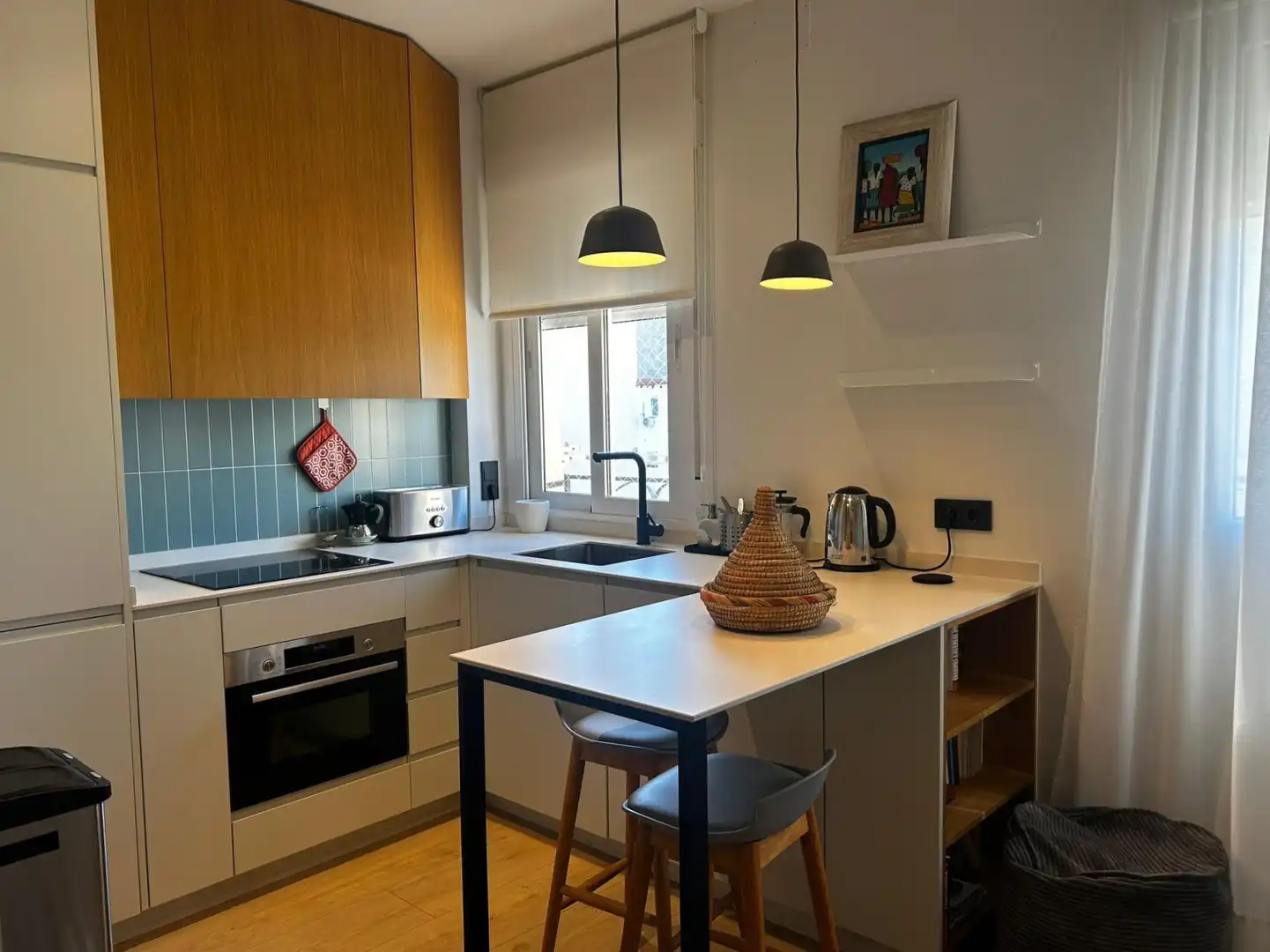 Cuina de Apartament de lloguer en Madrid amb Aire condicionat, Calefacció i Moblat