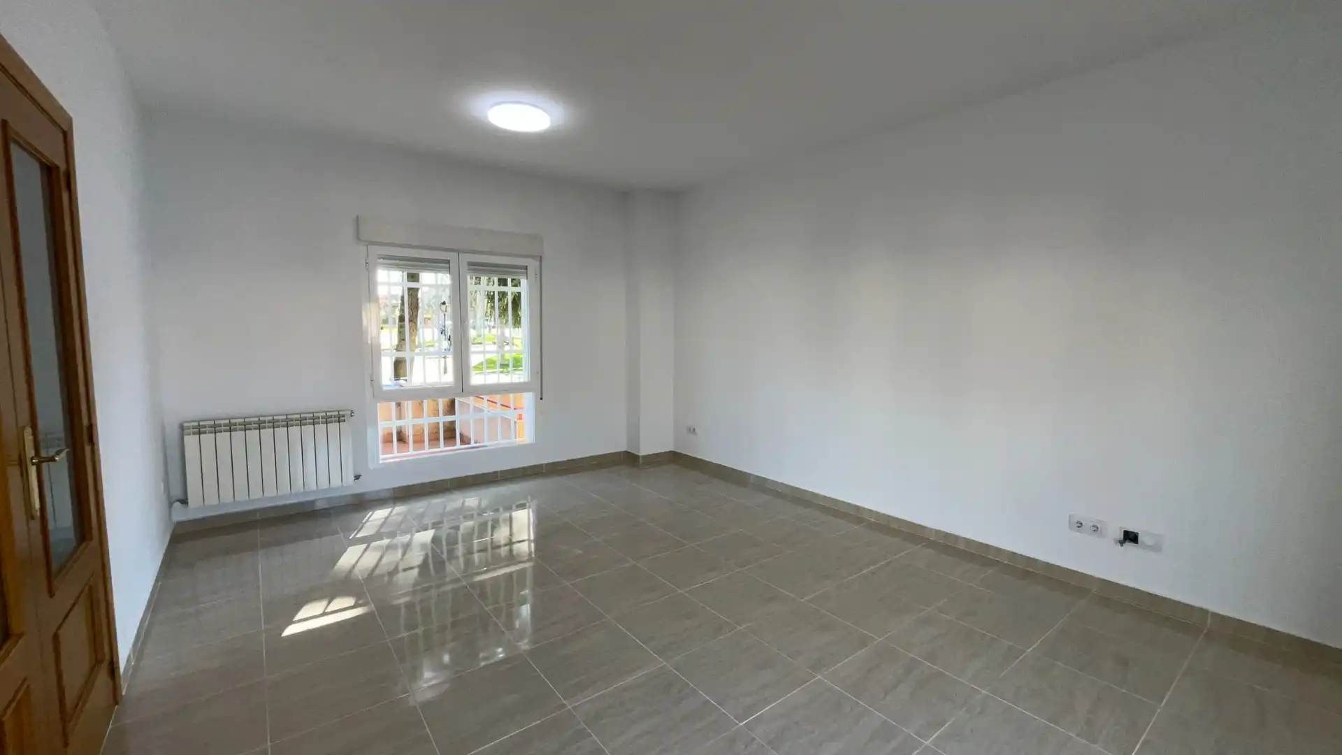 Dormitori de Casa adosada de lloguer en Aldea del Fresno amb Aire condicionat, Calefacció i Parquet