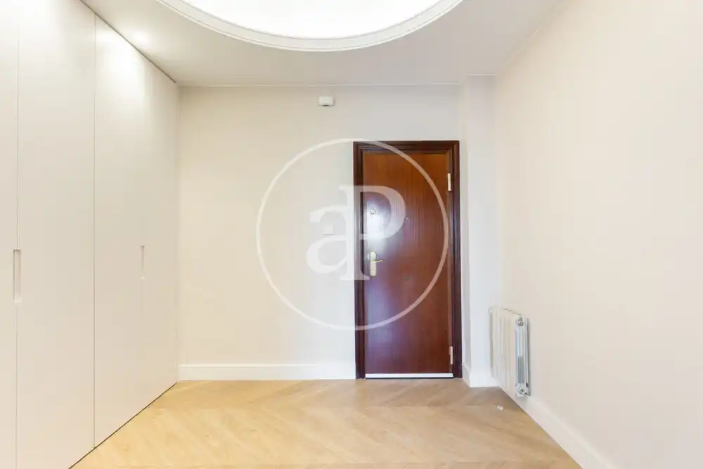 Flat for rent in Valencia  with Air Conditioner, Heating and Balcony