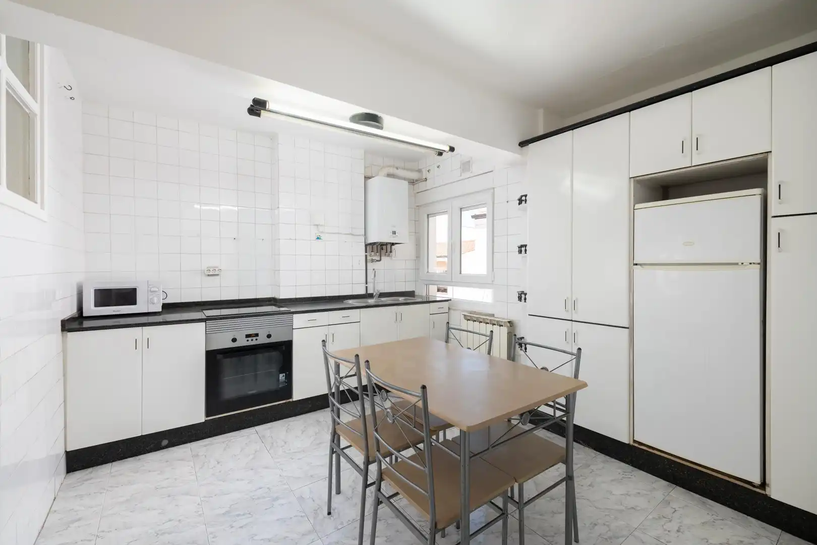 Cocina de Piso en venta en Gijón  con Calefacción
