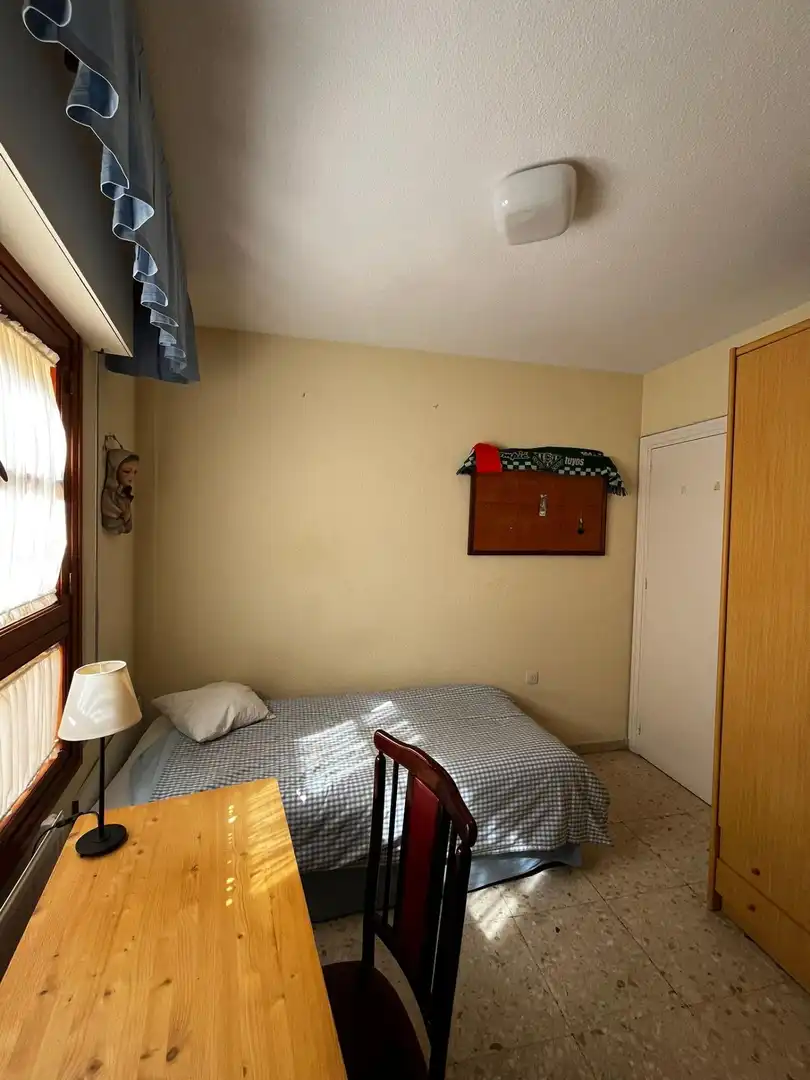 Bedroom of Flat for sale in Sevilla  with Air Conditioner, Heating and Storage room