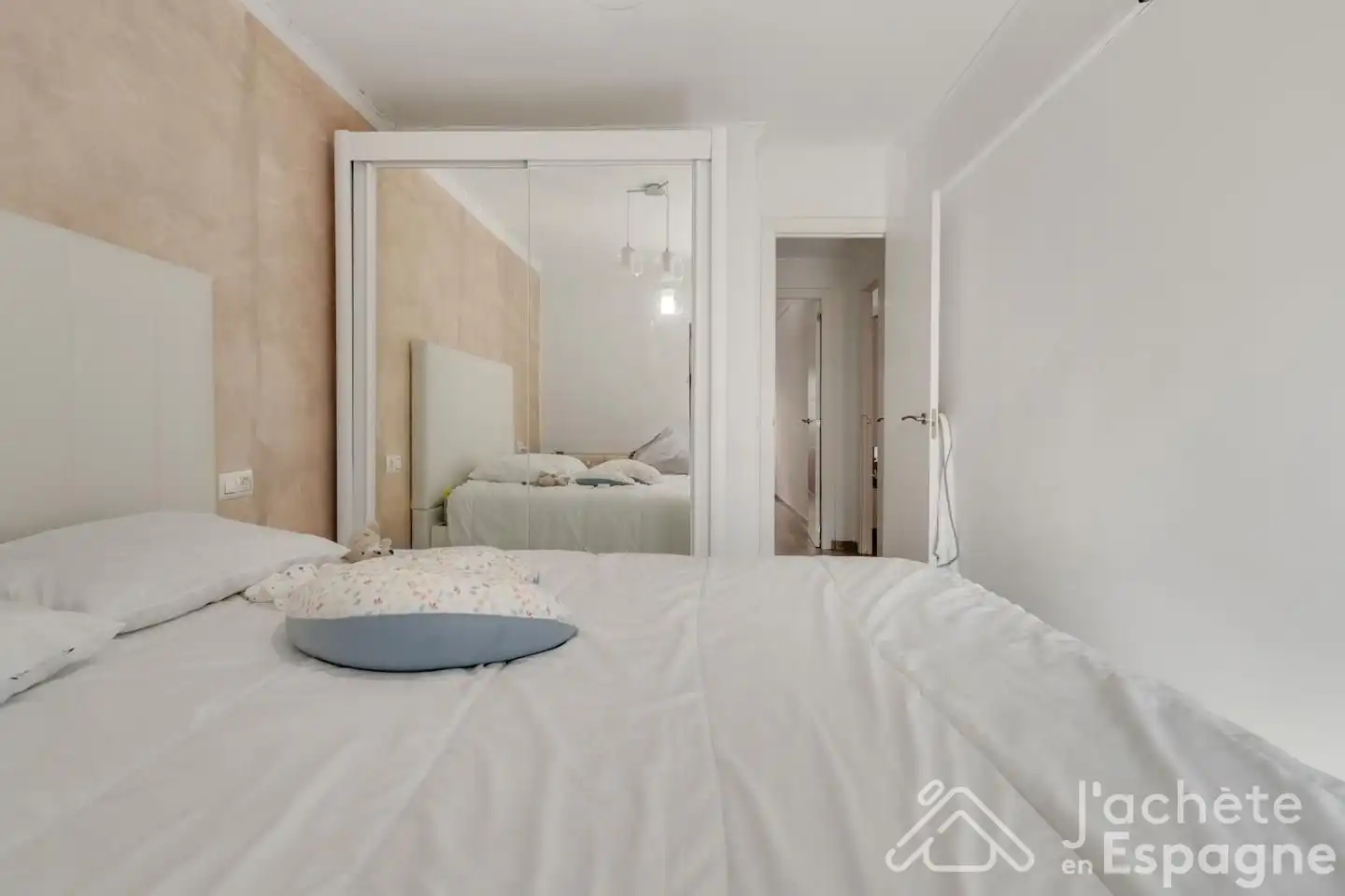 Bedroom of Flat for sale in Valencia  with Furnished and Balcony