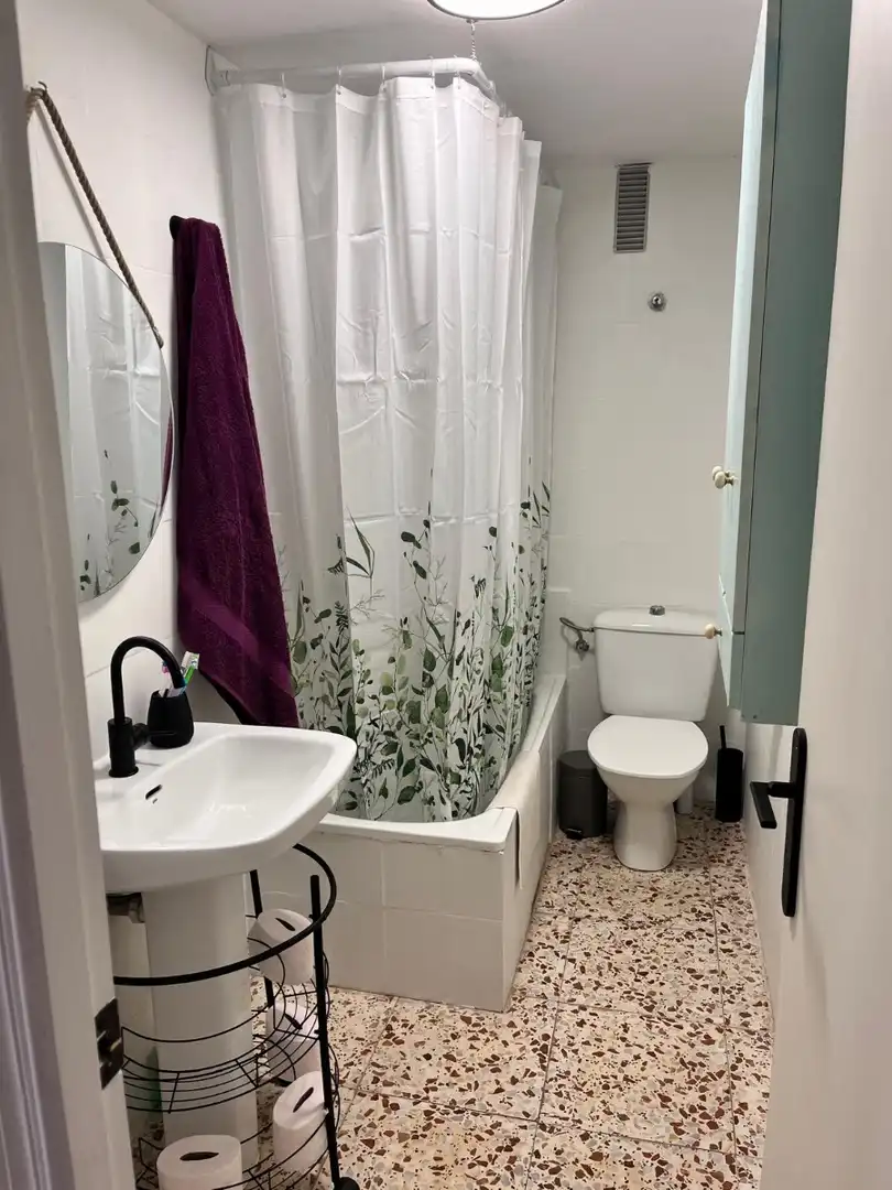 Bany de Pis de lloguer en Torrevieja amb Aire condicionat, Calefacció i Terrassa