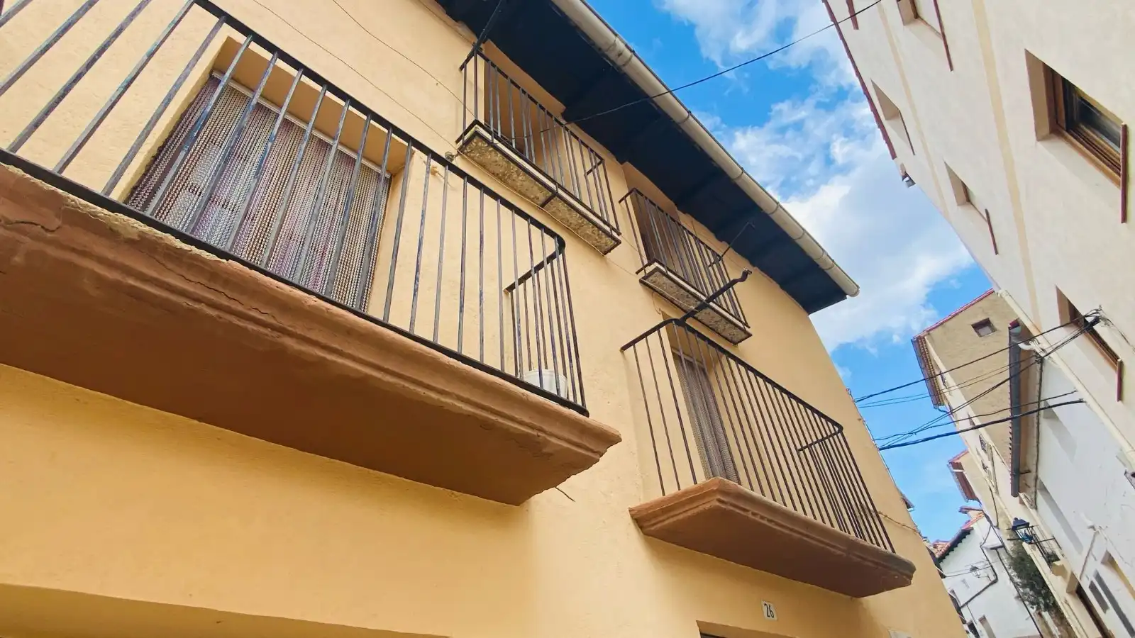 Außenansicht von Einfamilien-Reihenhaus zum Verkauf in Portell de Morella mit Abstellraum, Möbliert und Balkon