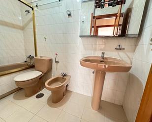 Bathroom of Flat to rent in Santiago de Compostela   with Balcony