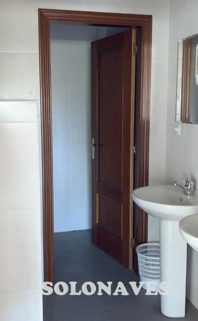 Baño de Nave industrial en venta en Leciñena