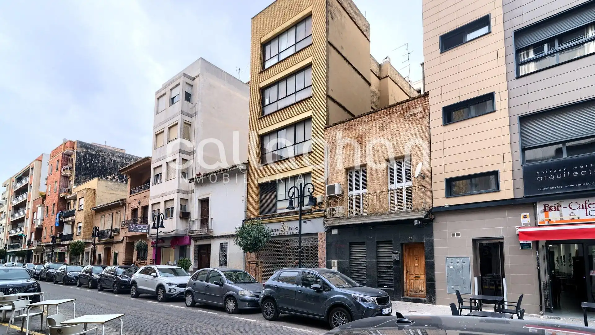 Vista exterior de Edifici en venda en Aldaia