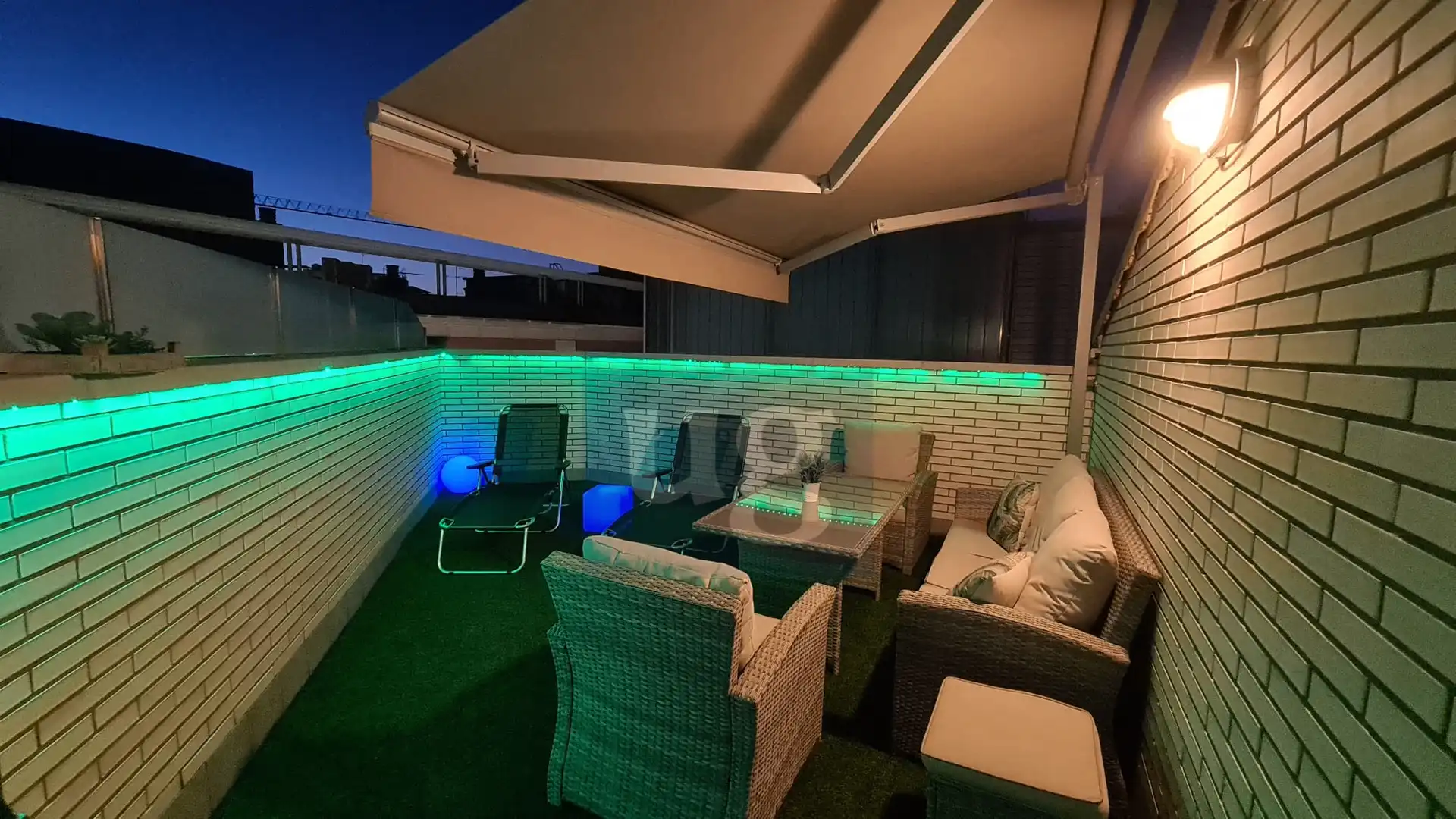 Terrasse von Maisonette zum Verkauf in Cornellà de Llobregat mit Terrasse, Abstellraum und Balkon