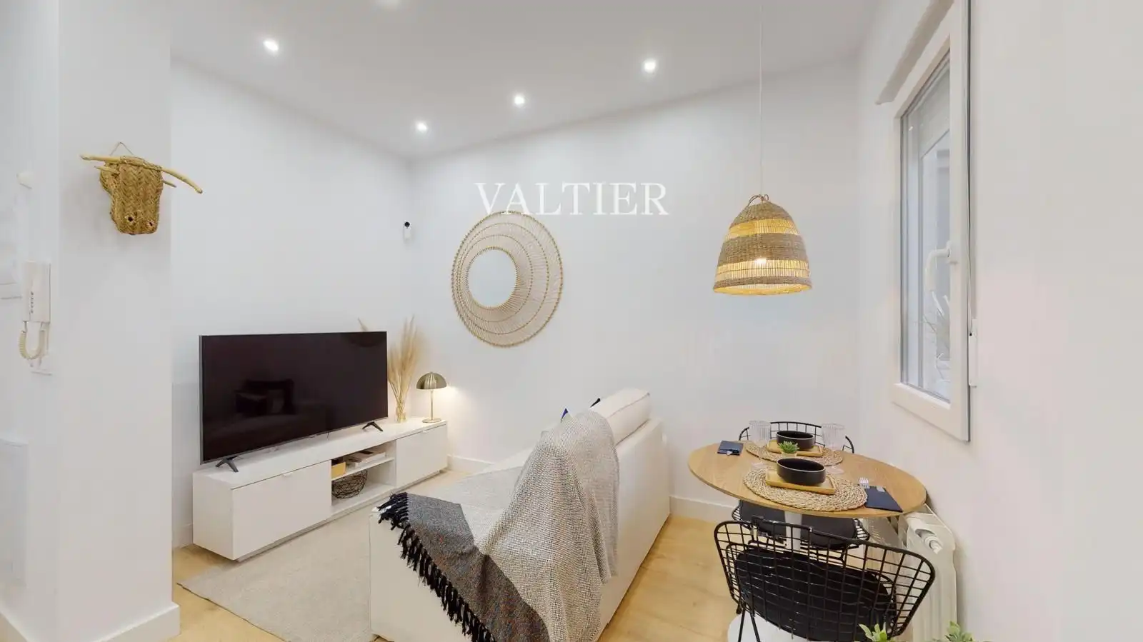 Living room of Flat for rent in Madrid  with Furnished