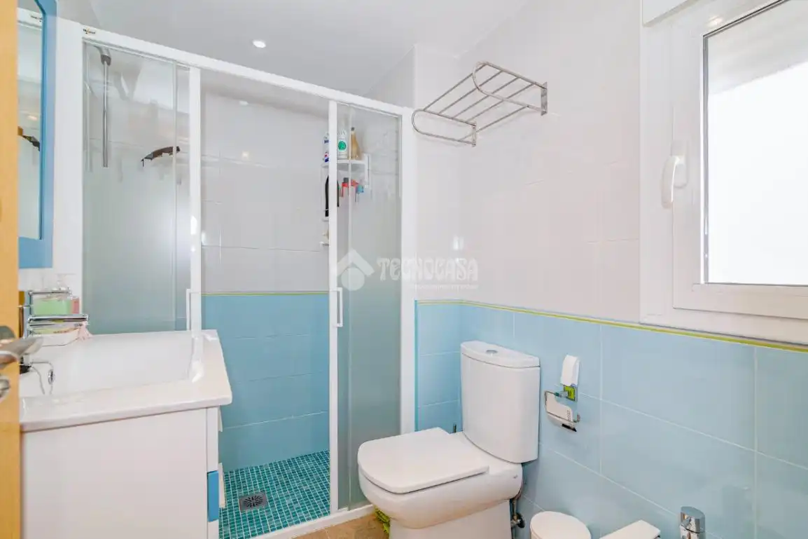 Baño de Piso en venta en Lucena con Aire acondicionado y Amueblado