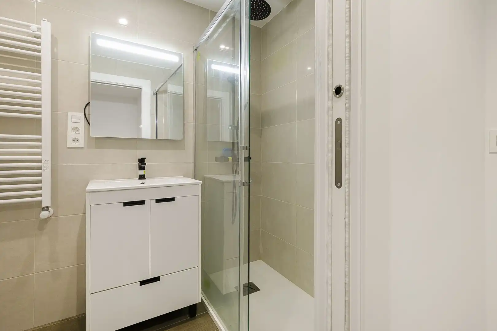 Bany de Apartament en venda en Granada