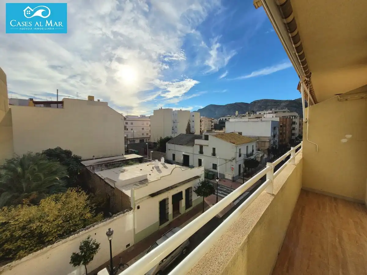 Apartament amb piscina en venda a De la estacion 37