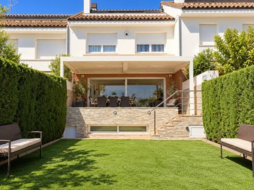 Chalet con balcón en venta en La Miranda - Can Candeler