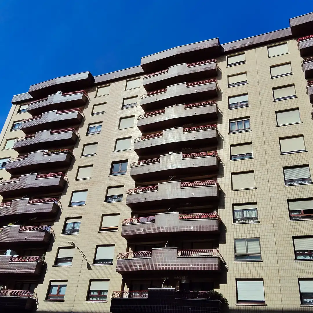 Vista exterior de Pis en venda en Bilbao  amb Calefacció i Terrassa