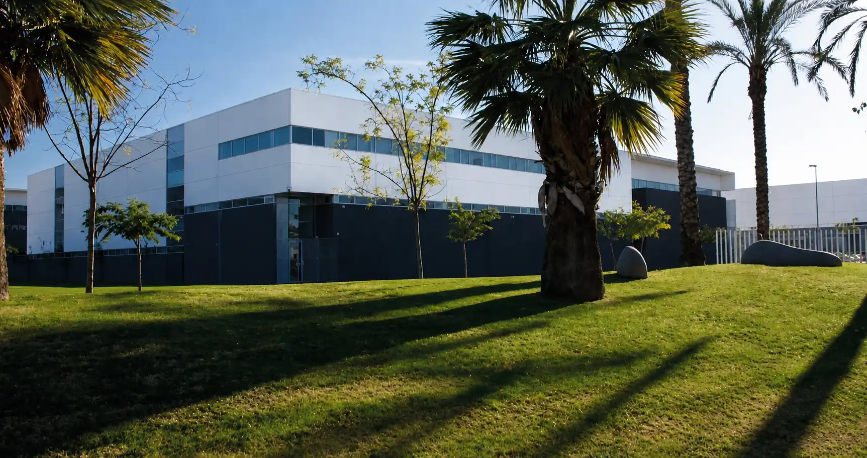 Vista exterior de Nave industrial de alquiler en Gavà con Calefacción y Alarma