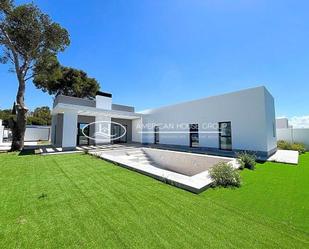 Exterior view of House or chalet for sale in Chiclana de la Frontera  with Air Conditioner, Heating and Private garden