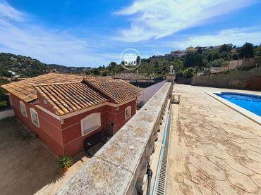 Chalet con piscina en venta en Los Jardines-Els Rosers