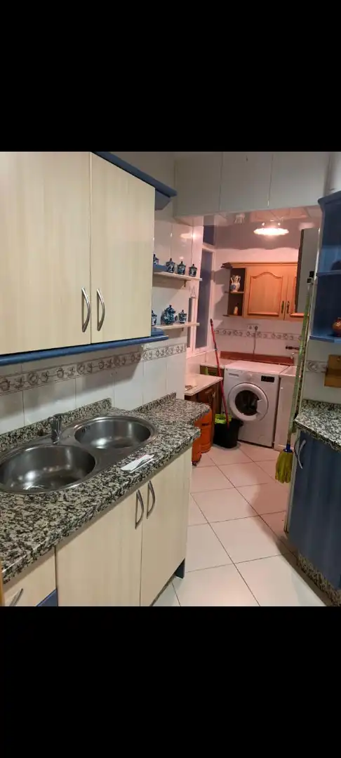 Cuina de Pis en venda en Granada amb Aire condicionat, Moblat i Rentadora