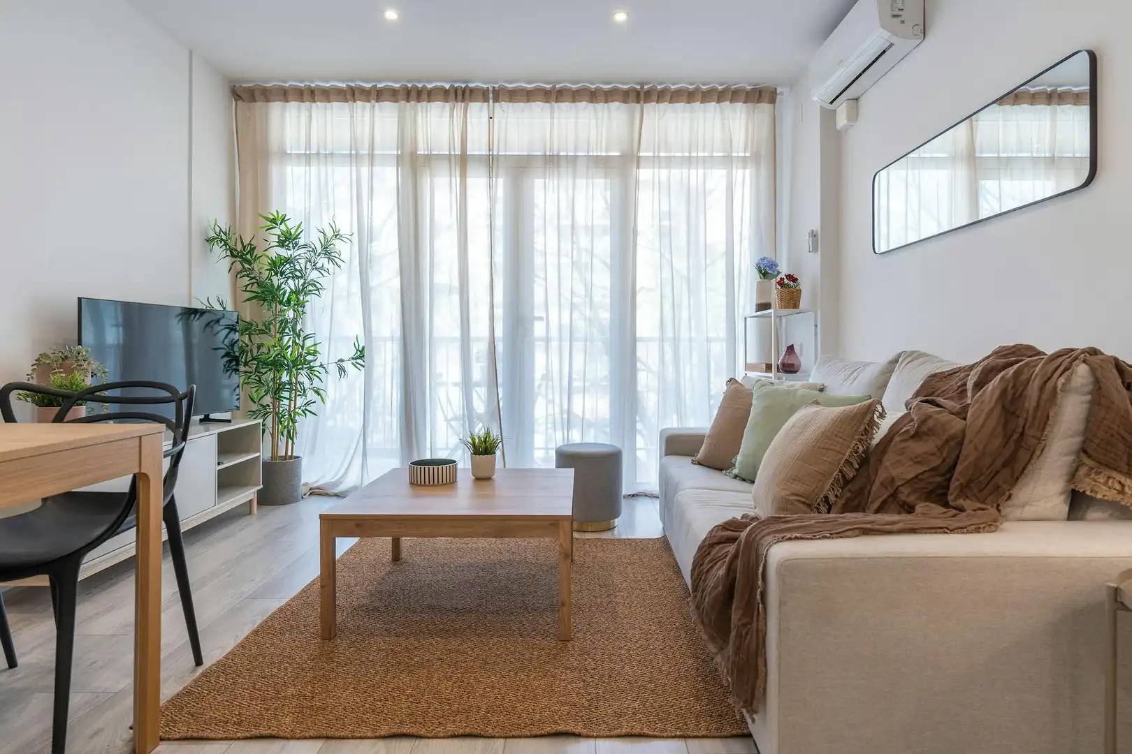 Living room of Flat for rent in Barcelona  with Air Conditioner, Heating and Furnished