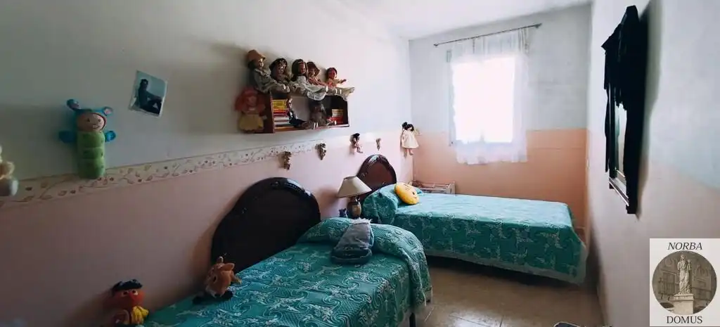 Dormitori de Casa o xalet en venda en Cáceres amb Jardí privat, Terrassa i Traster