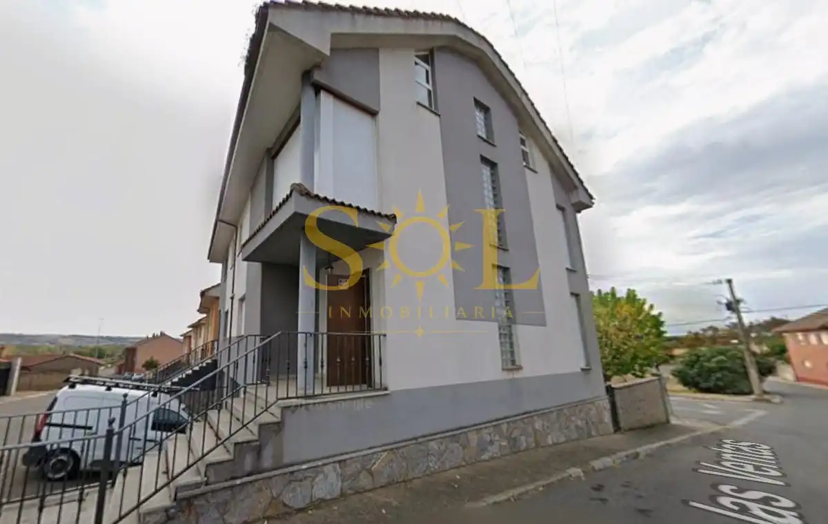 Vista exterior de Casa adosada en venta en Sariegos con Calefacción, Jardín privado y Terraza