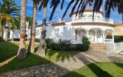 Vista exterior de Casa o xalet en venda en Mont-roig del Camp amb Aire condicionat, Terrassa i Piscina