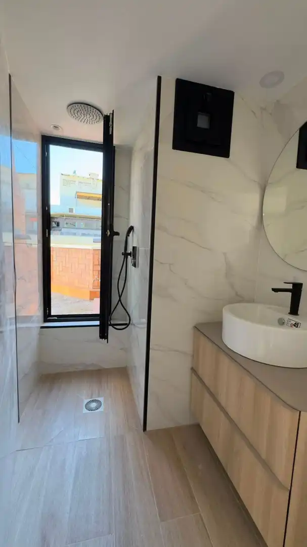 Bathroom of Flat for rent in Barcelona  with Air Conditioner and Terrace