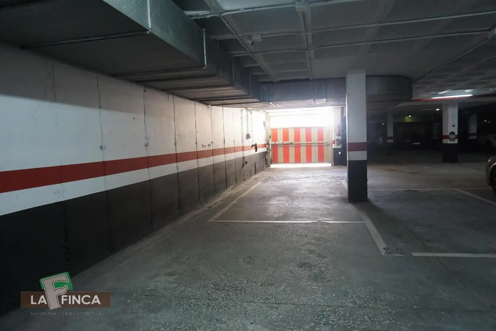 Aparcament de Pis en venda en Oviedo  amb Calefacció, Parquet i Terrassa