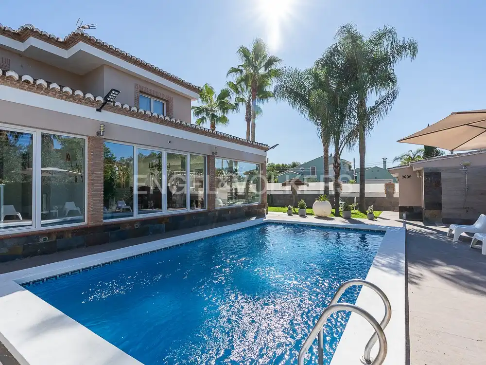 Swimming pool of Houses for rent in Bétera  with Air Conditioner, Heating and Private garden