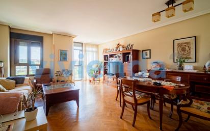 Living room of Flat for sale in  Madrid Capital  with Air Conditioner and Swimming Pool