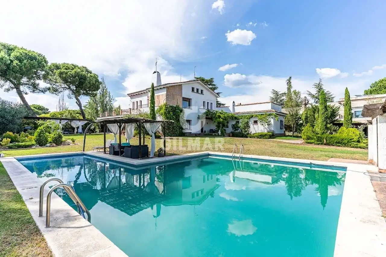 Jardín de Casa o chalet en venta en Boadilla del Monte con Calefacción, Jardín privado y Piscina