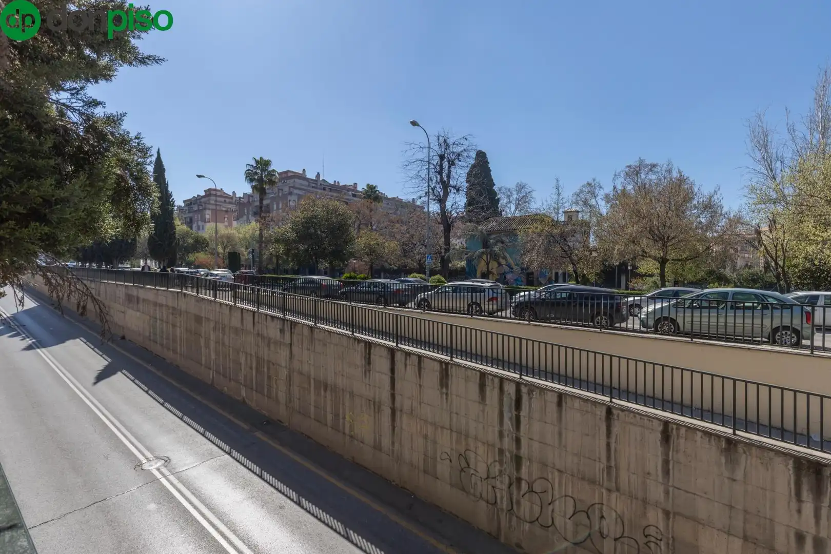 Außenansicht von Wohnung zum Verkauf in Granada mit Klimaanlage, Heizung und Terrasse