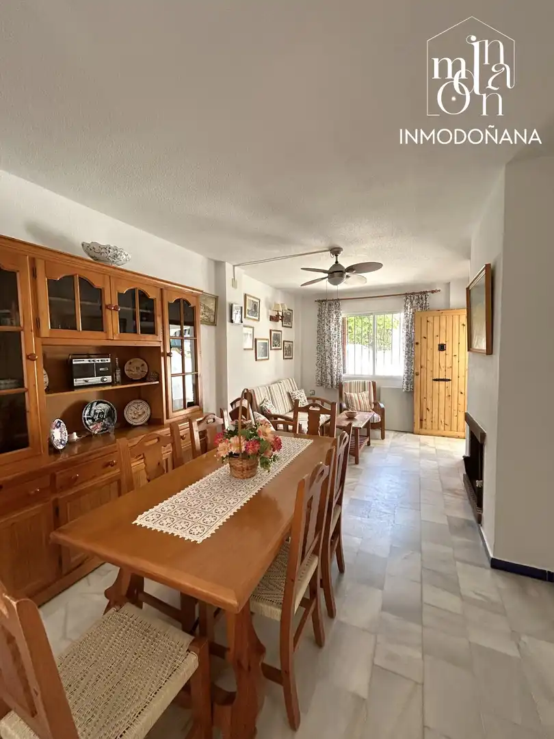Comedor de Casa adosada en venta en Almonte con Terraza, Piscina y Amueblado