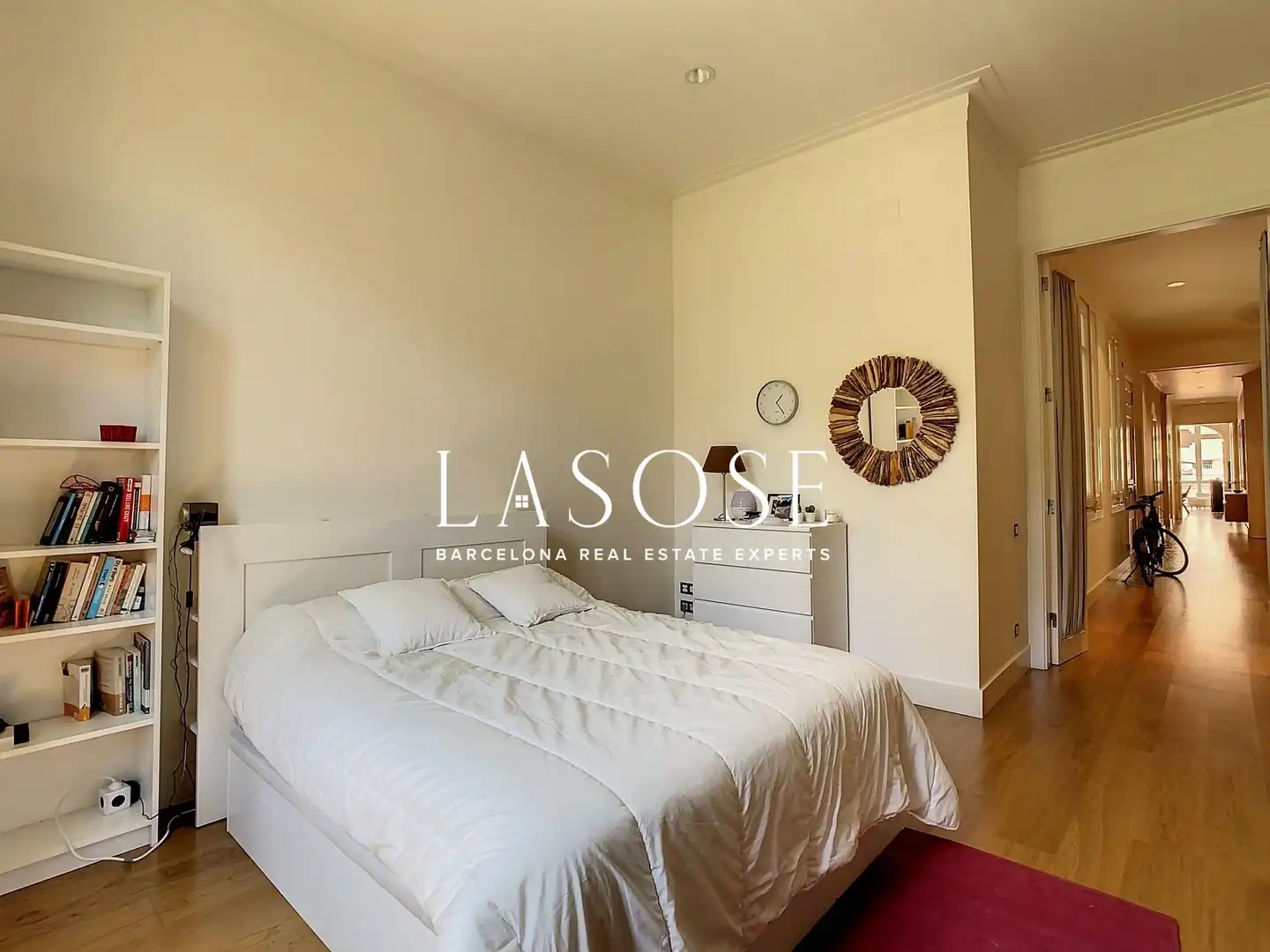 Dormitori de Apartament de lloguer en Barcelona amb Aire condicionat, Parquet i Balcó