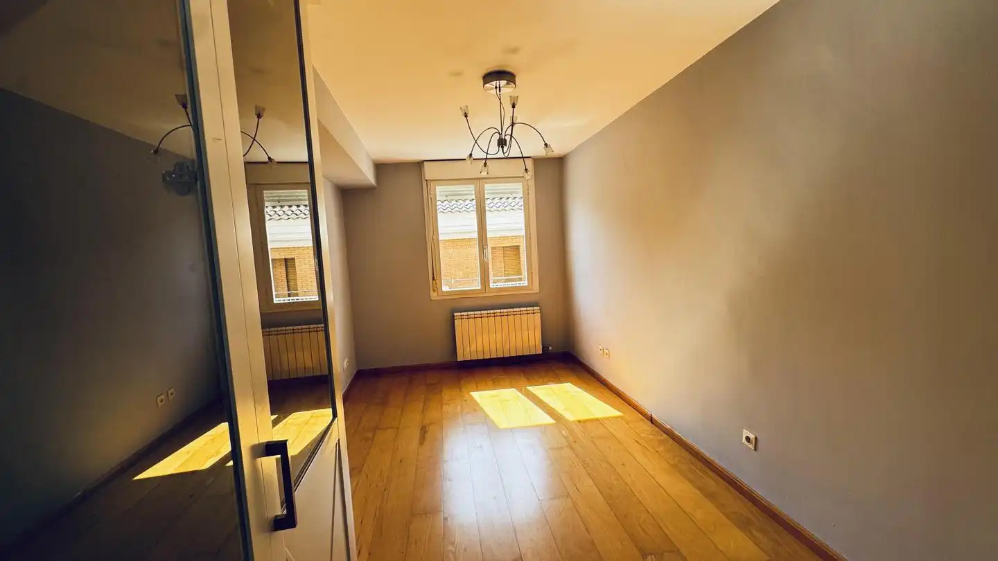 Schlafzimmer von Wohnung zum Verkauf in Zaragoza mit Klimaanlage, Heizung und Parkett