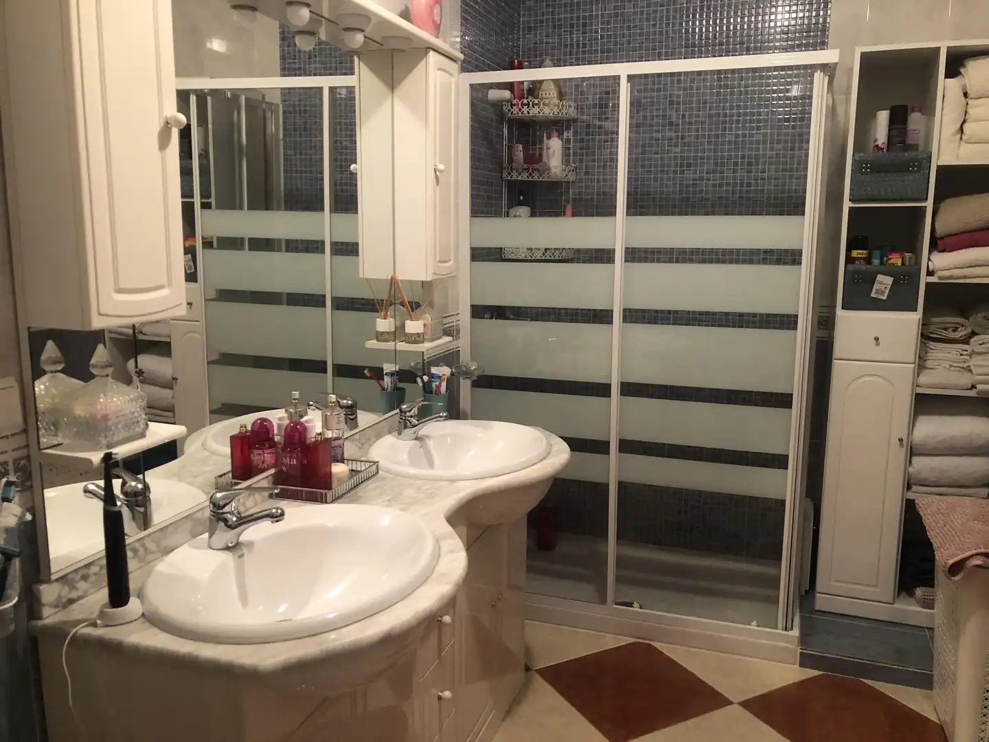 Bathroom of Detached homes for sale in Cuevas Bajas  with Heating and Storage room