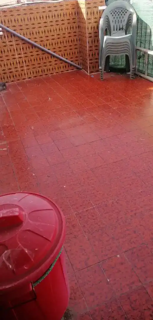 Vista exterior de Àtic en venda en L'Hospitalet de Llobregat amb Aire condicionat