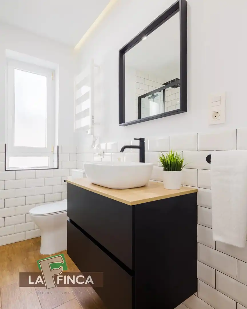 Badezimmer von Wohnung zum Verkauf in Oviedo  mit Heizung und Möbliert