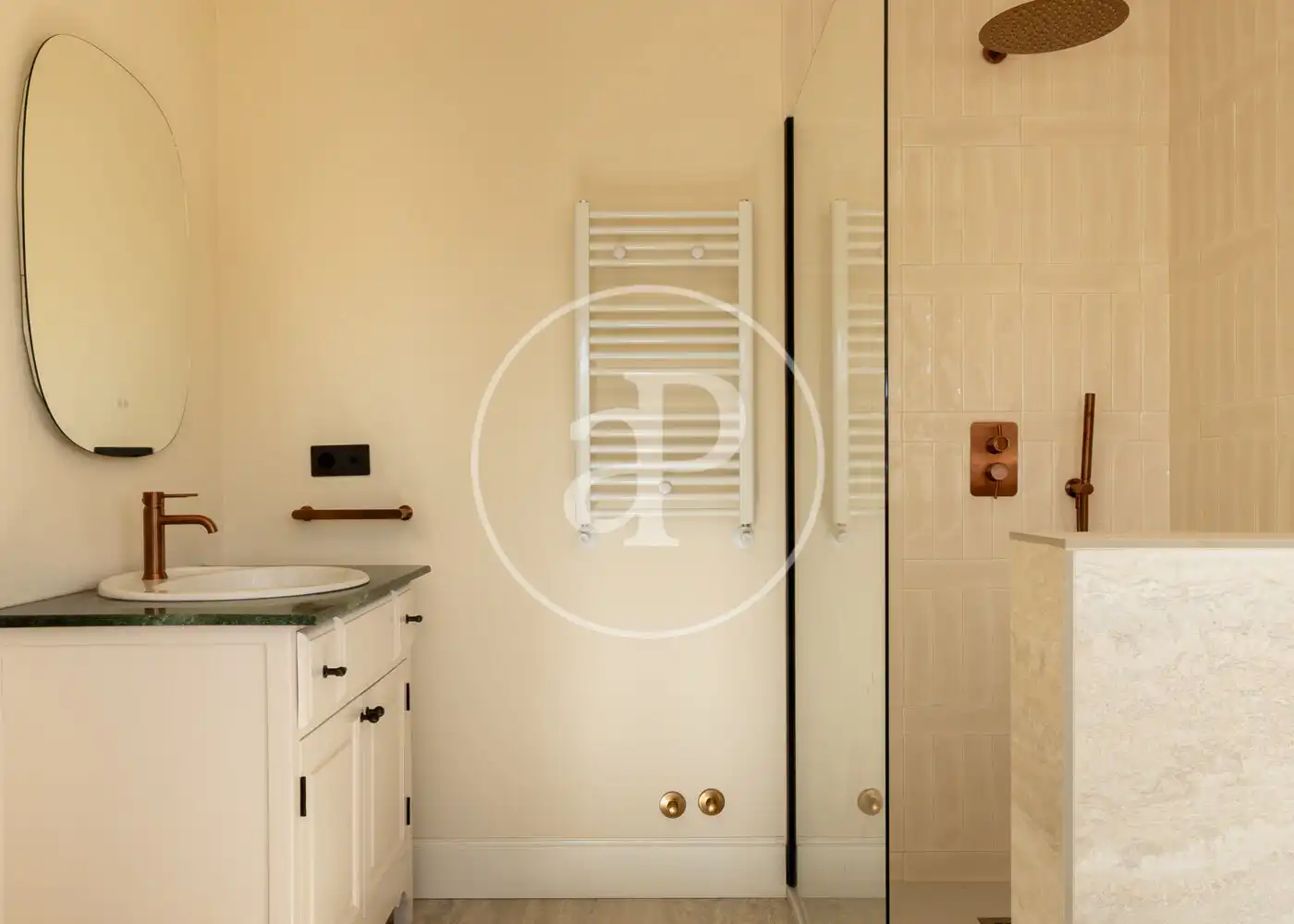 Baño de Casa o chalet de alquiler en Madrid con Aire acondicionado, Calefacción y Jardín privado