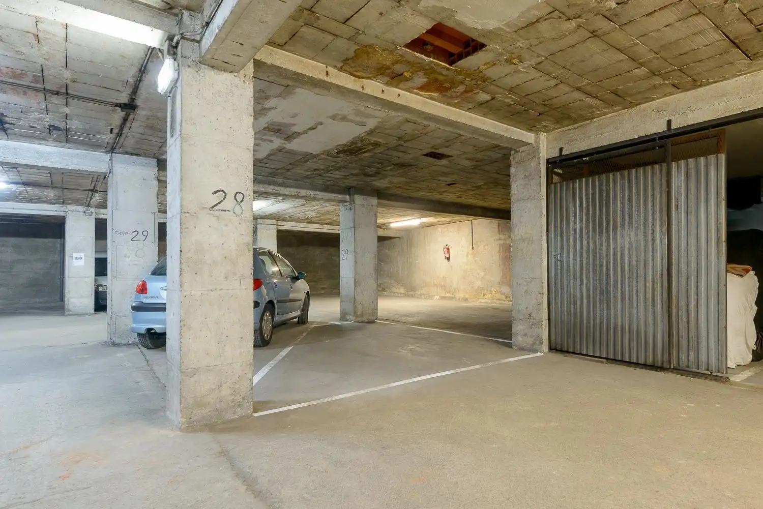 Parking de Piso en venta en Oviedo  con Calefacción, Amueblado y Balcón