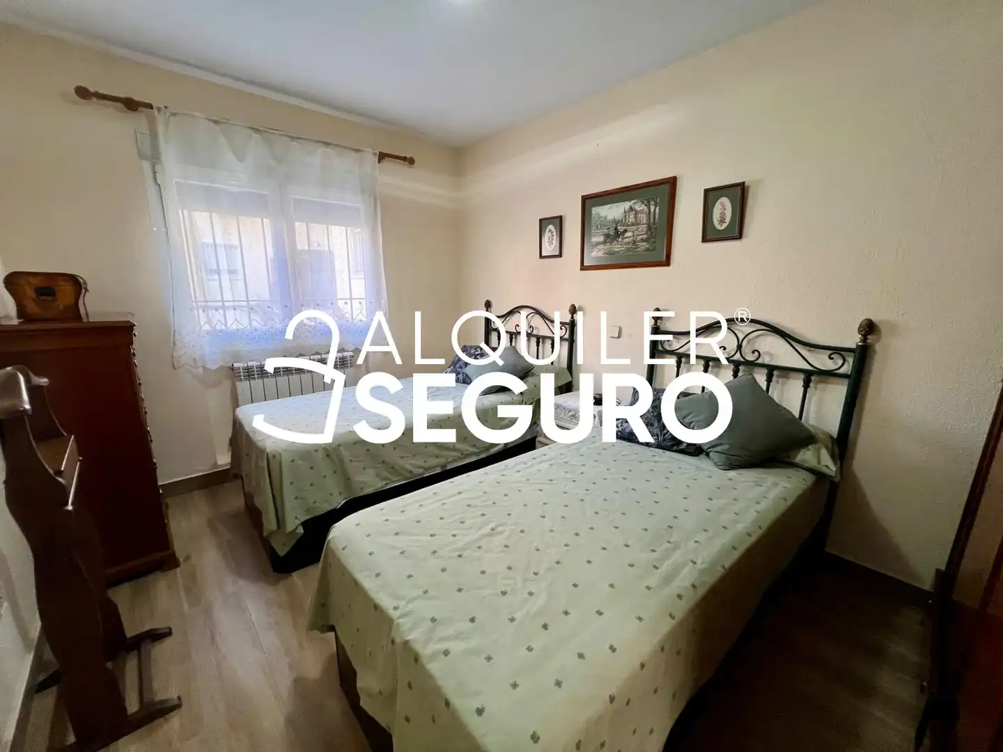 Schlafzimmer von Wohnung zur Miete in Madrid mit Heizung und Möbliert