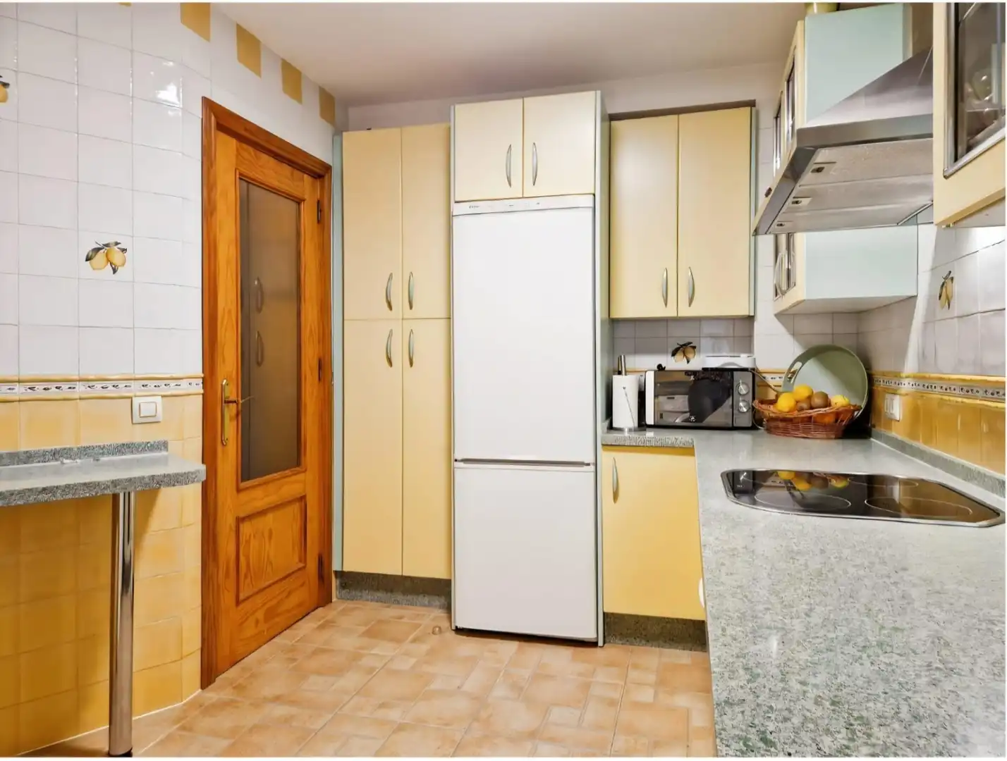 Kitchen of Flat for sale in Sevilla  with Air Conditioner and Storage room