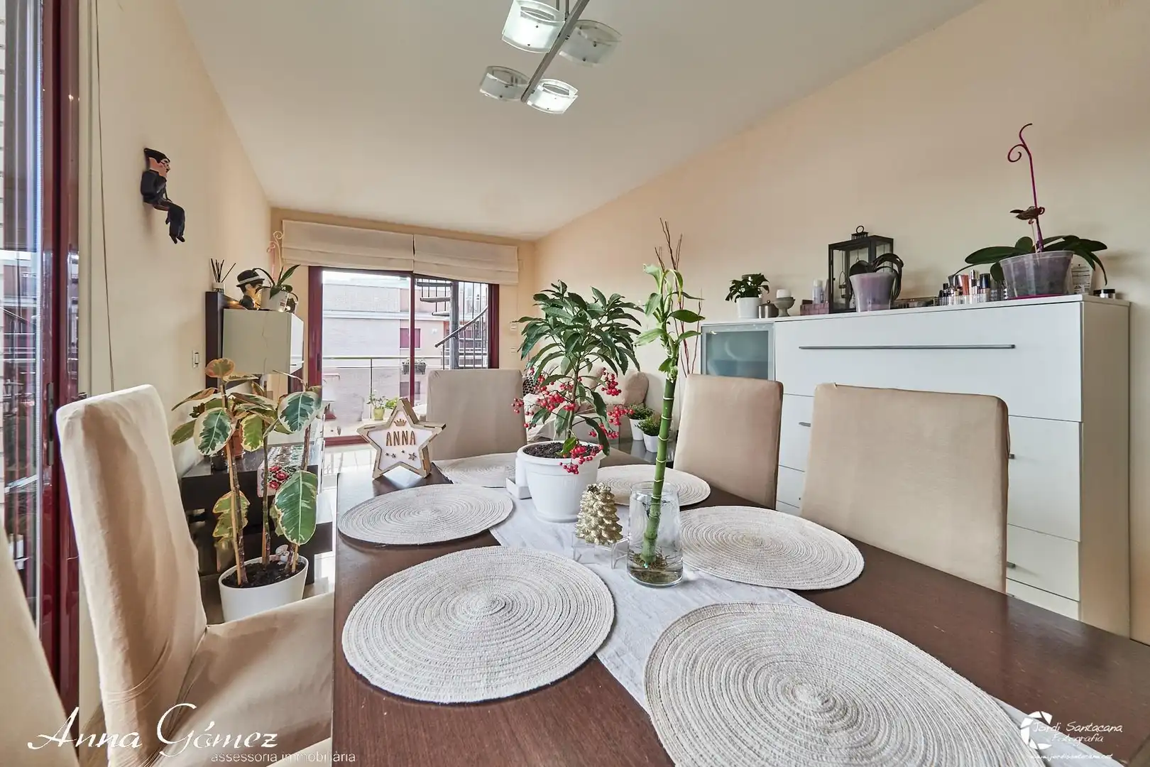 Esszimmer von Dachboden zum Verkauf in Calafell mit Heizung, Terrasse und Gemeinschaftspool