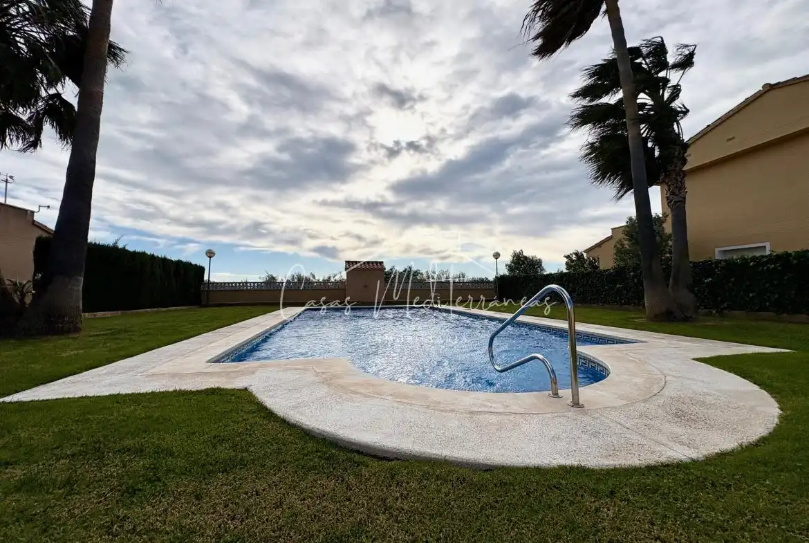 Piscina de Casa adosada en venta en Mont-roig del Camp con Aire acondicionado, Calefacción y Terraza