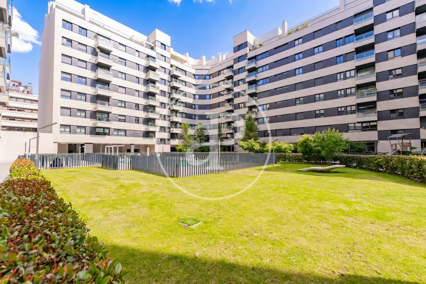 Vista exterior de Pis en venda en Madrid amb Aire condicionat, Calefacció i Jardí privat