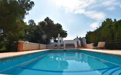 Piscina de Casa o xalet en venda en Chiva amb Aire condicionat, Calefacció i Jardí privat