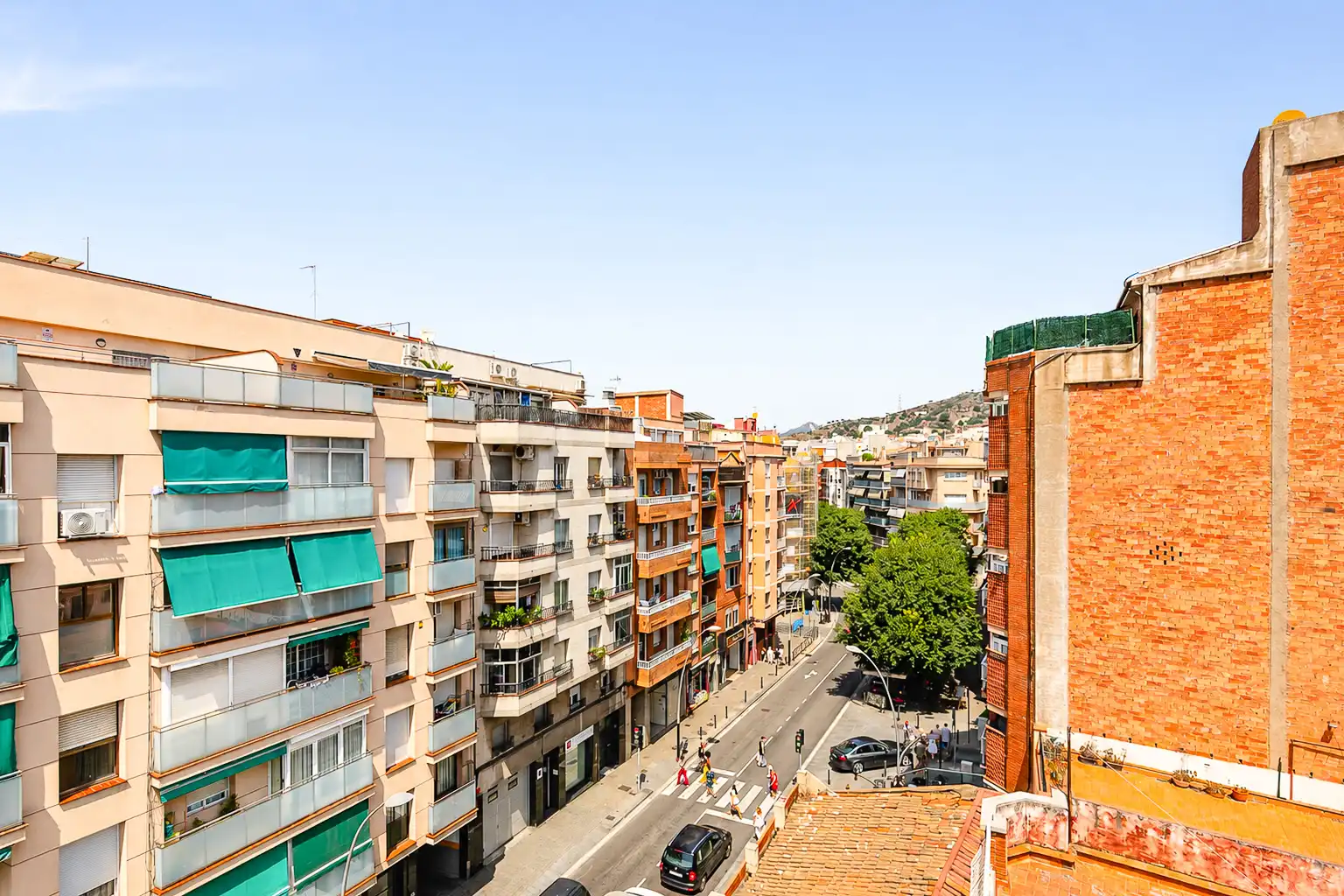 Vista exterior de Àtic en venda en Santa Coloma de Gramenet amb Aire condicionat, Calefacció i Parquet