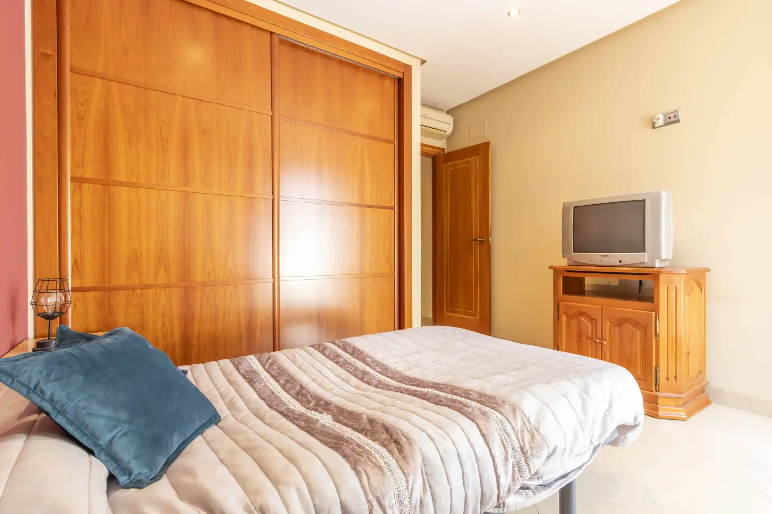 Habitación de Casa o chalet en venta en Rafelbuñol / Rafelbunyol con Trastero y Balcón