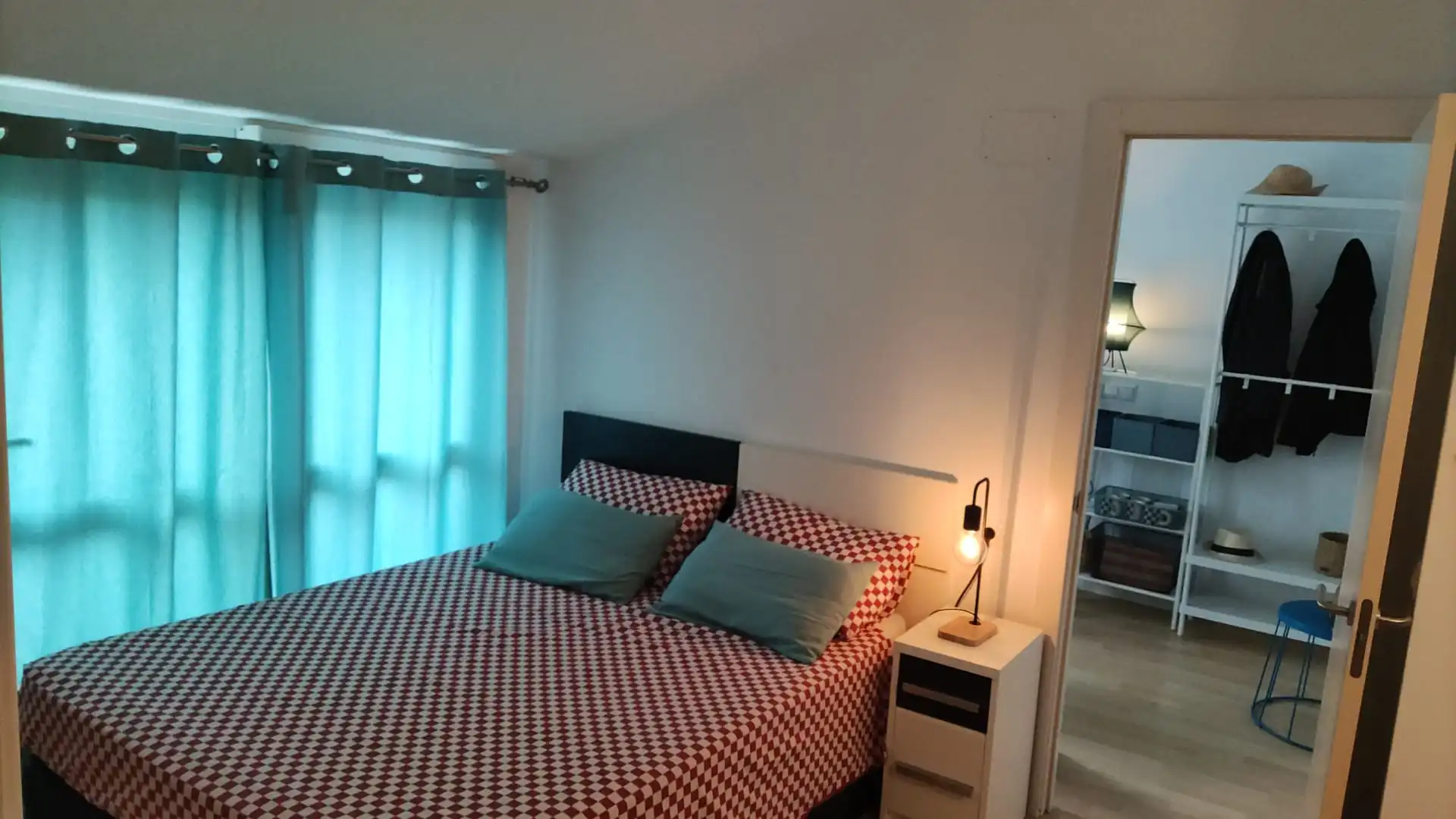 Schlafzimmer von Maisonette zur Miete in Palamós mit Klimaanlage, Terrasse und Möbliert